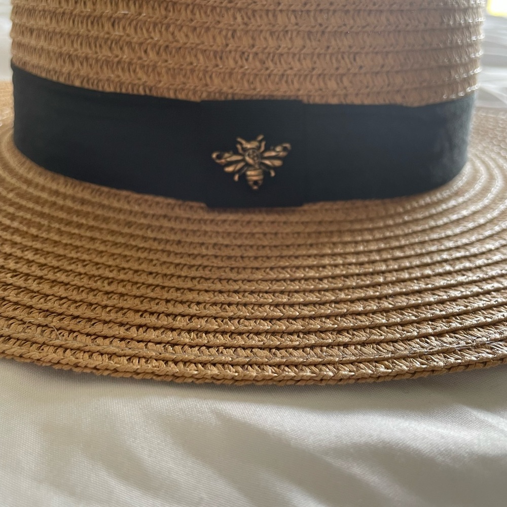Straw hat with bee - Picture 4 of 4